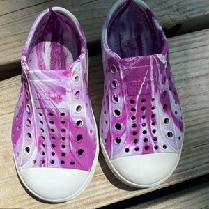 Super cute native. Size 7